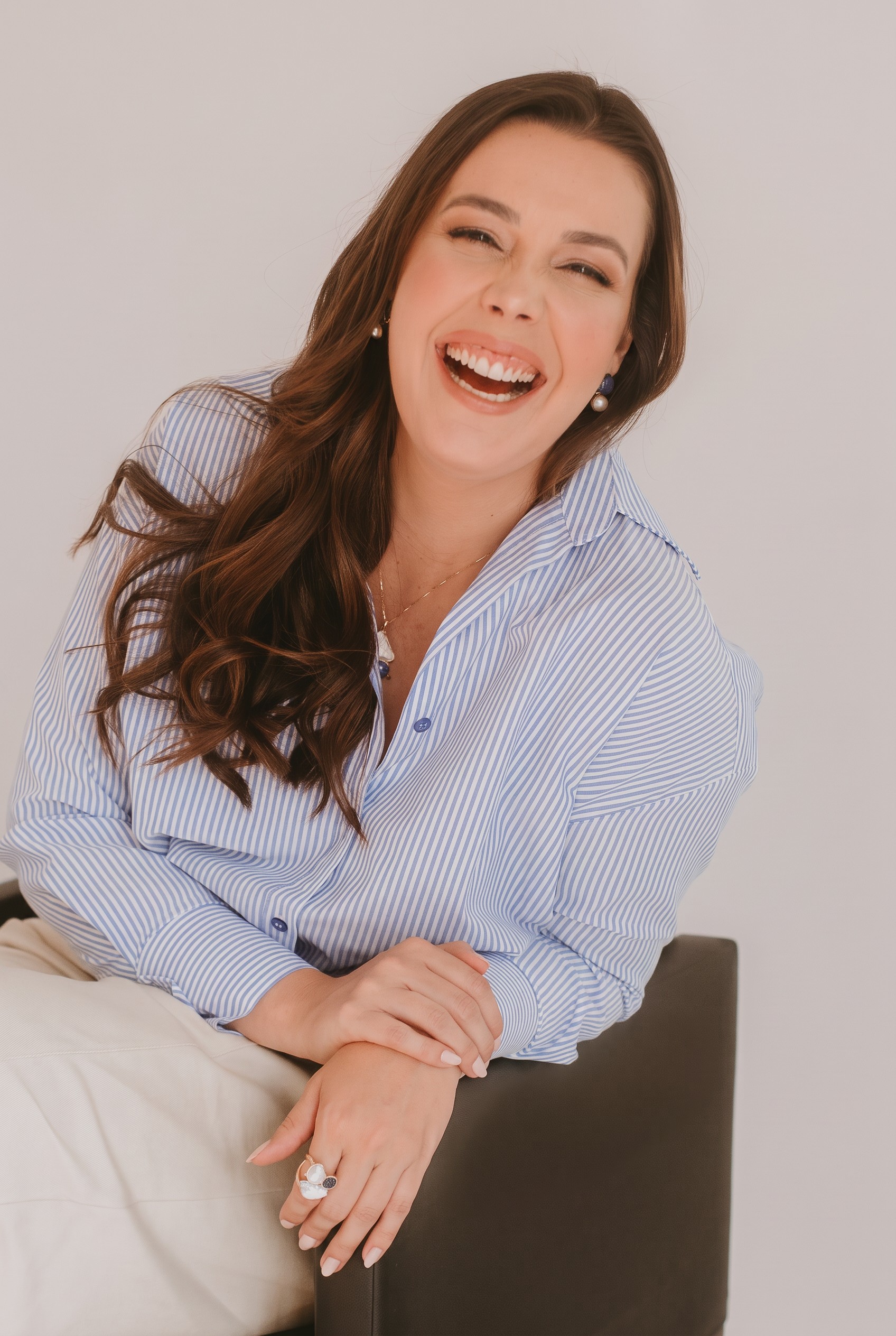 Raquel Perroni rindo de forma espontânea